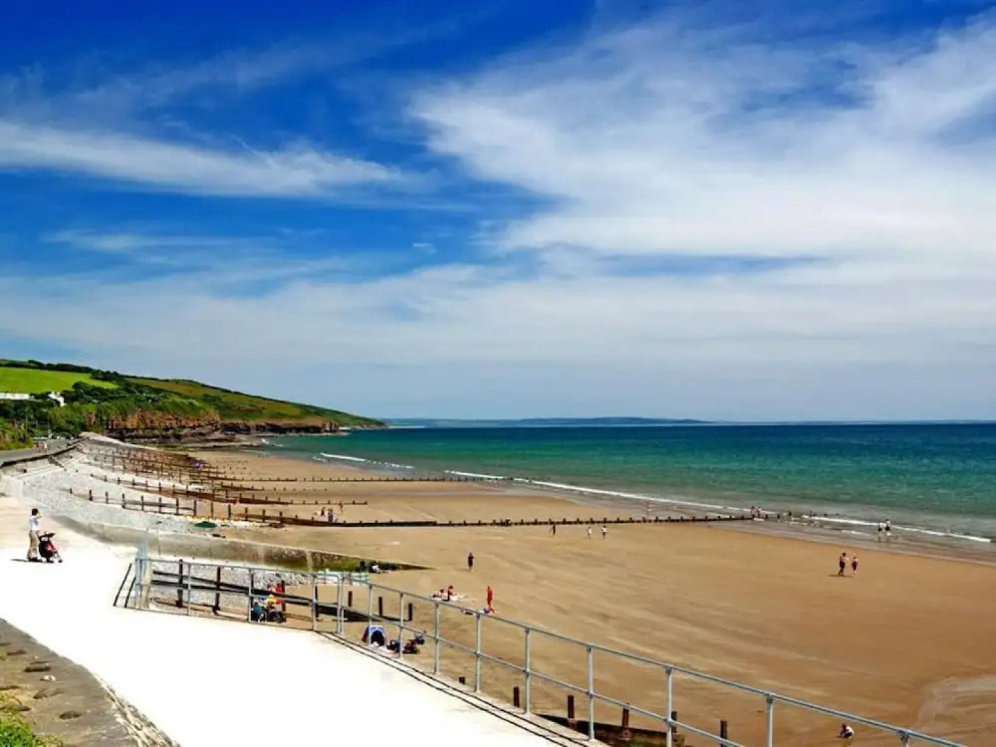 Large Holiday Home With View of the Beach and Sea, With its own Terrace