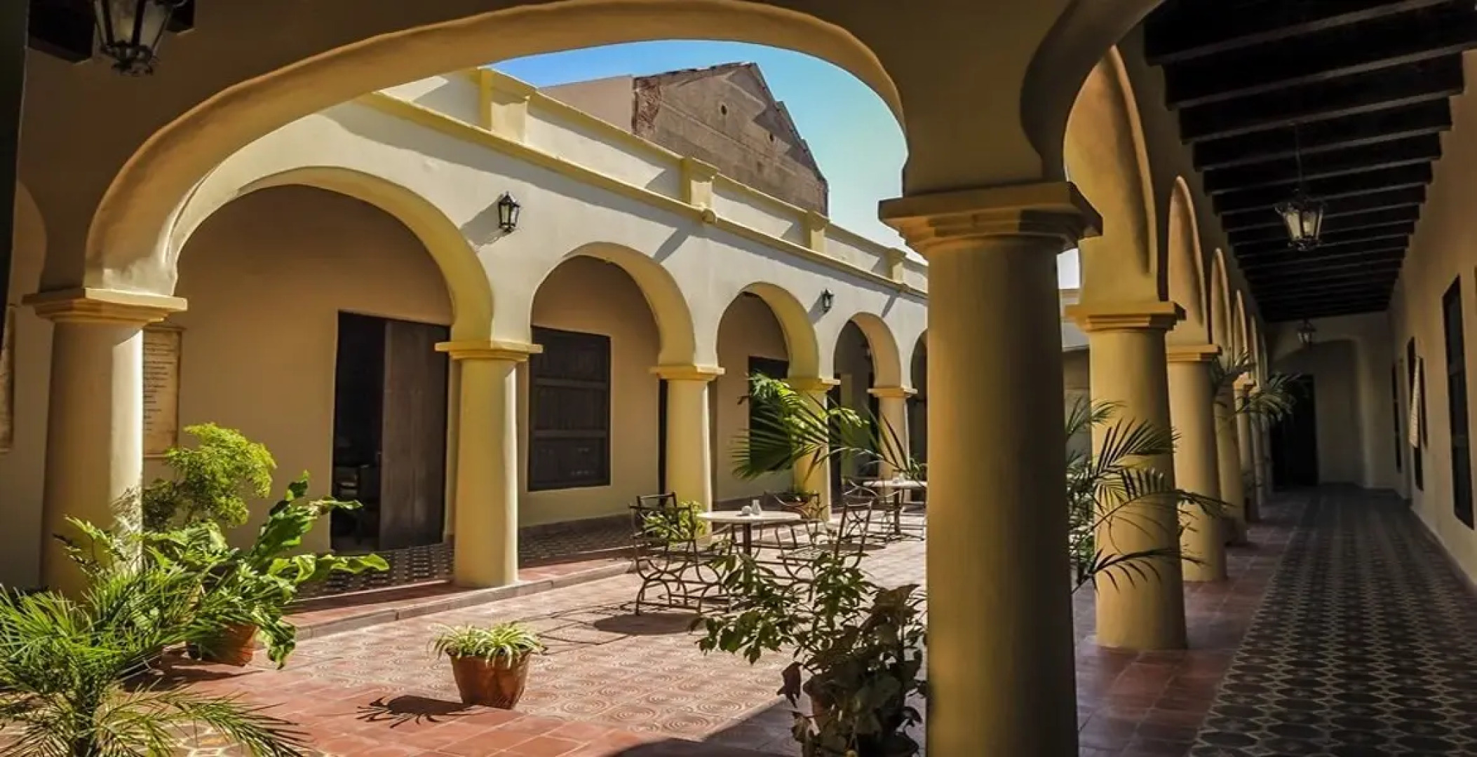 Hotel E La Avellaneda