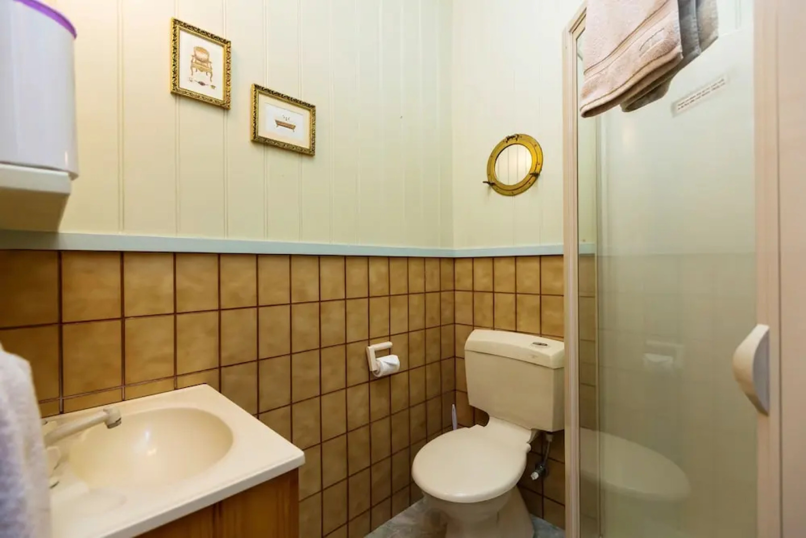 Edge 17 River Cottage & Waterfront Apartment