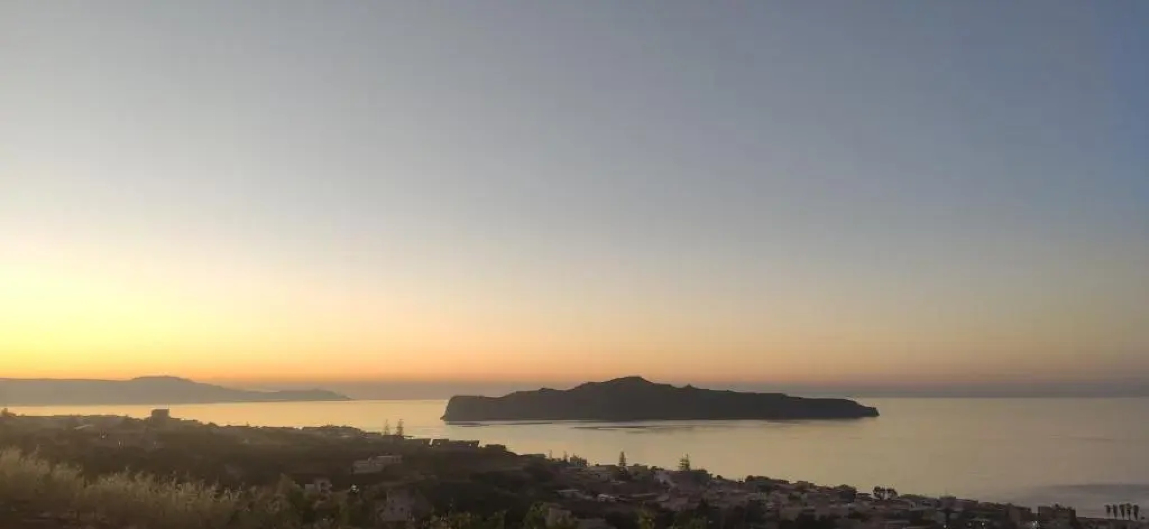 Wish sea and mountain view