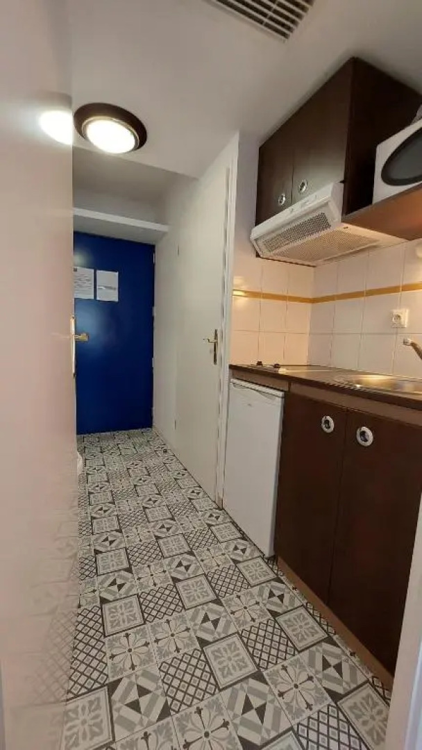 Studio meublé avec parking idéalement placé