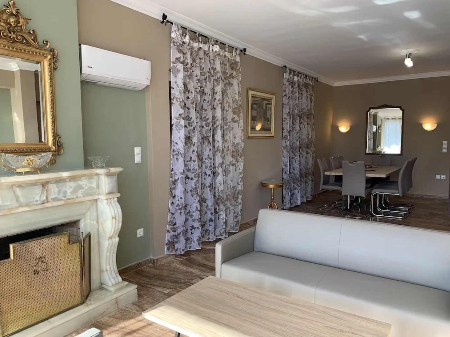 Spacious renovated apartment Marousi KAT