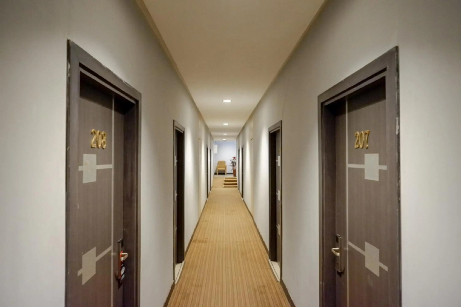 RedDoorz Plus near Hotel Benua Kendari