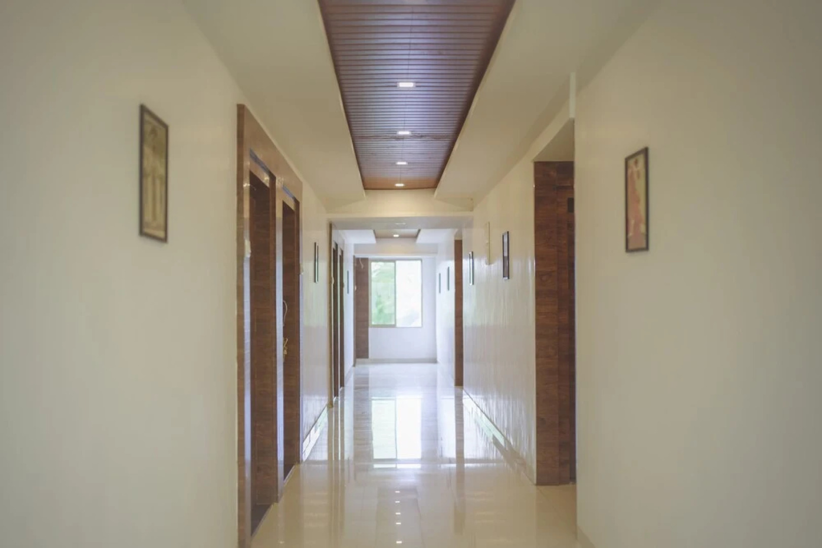 White House Beach Resort