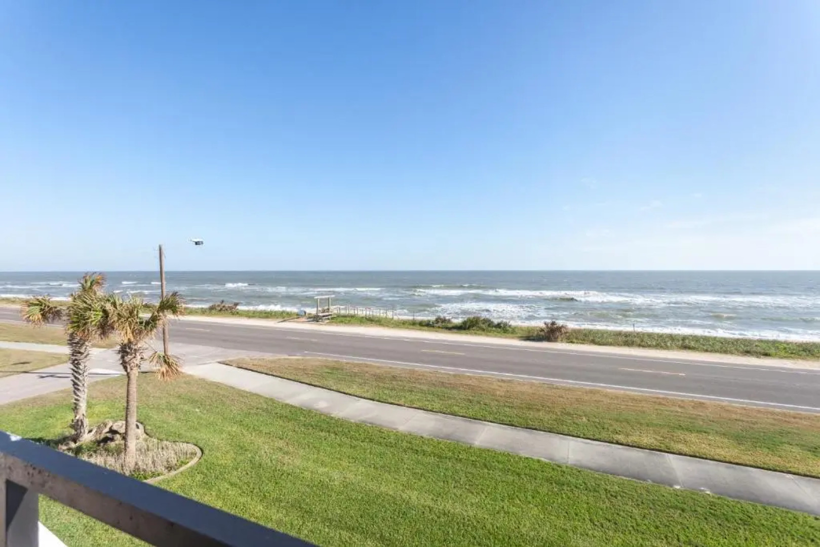 Sea Dancer 210, 2BR, Beach Front, Pool, Wi-Fi, Sleeps 6