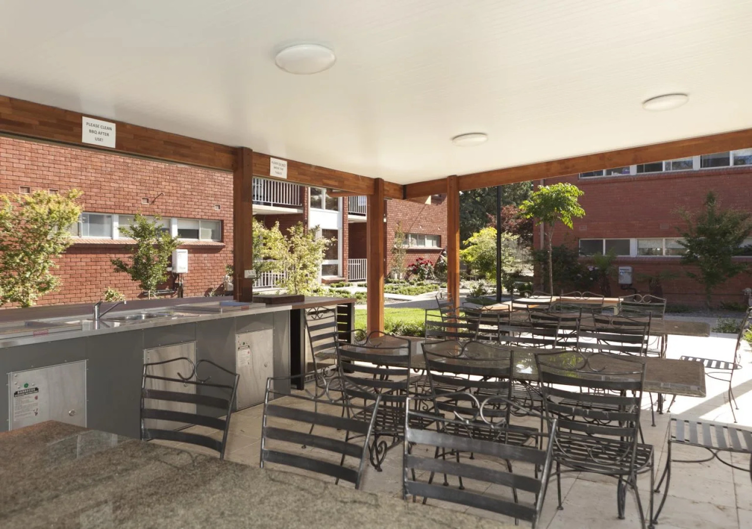 Forrest Hotel and Apartments