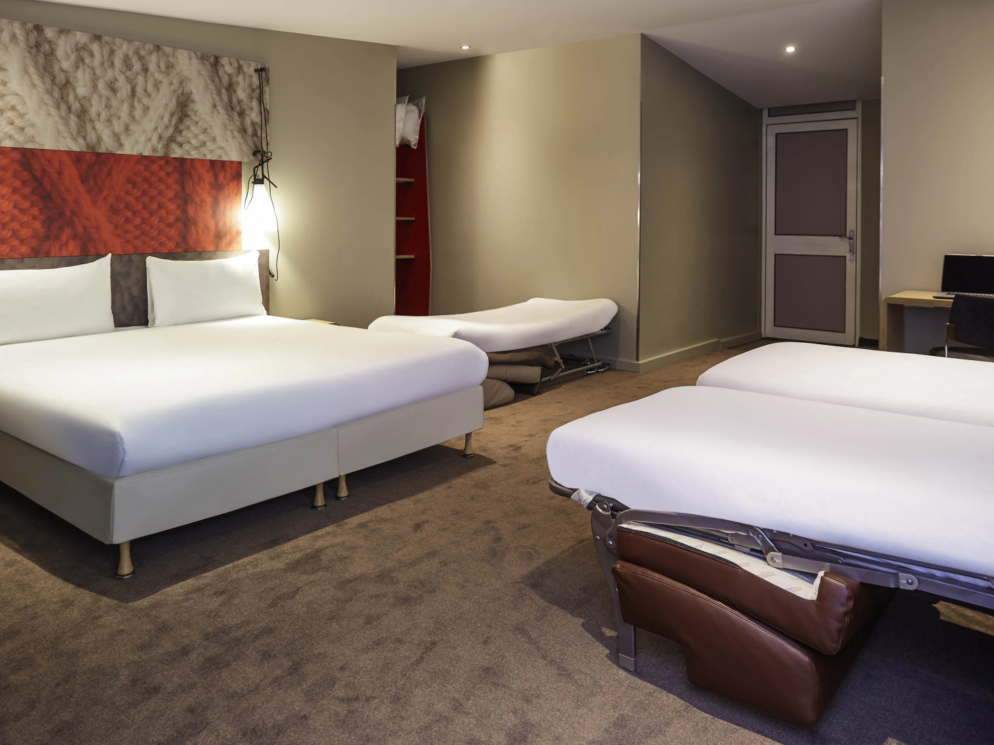 Ibis Paris Canal Saint Martin