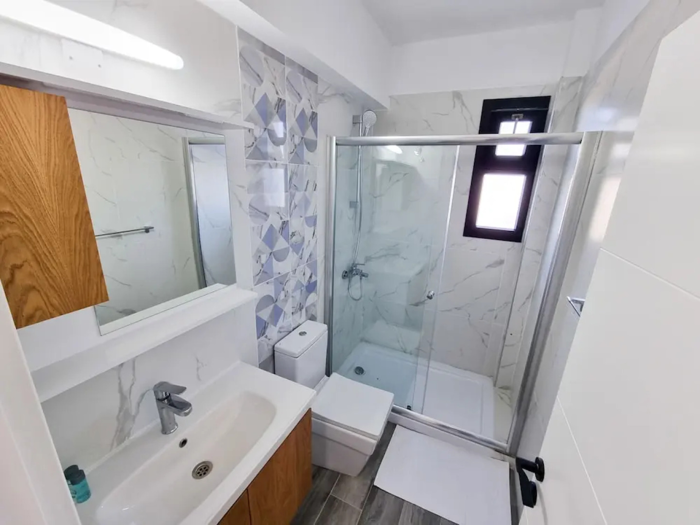 Helena Pool Apartments