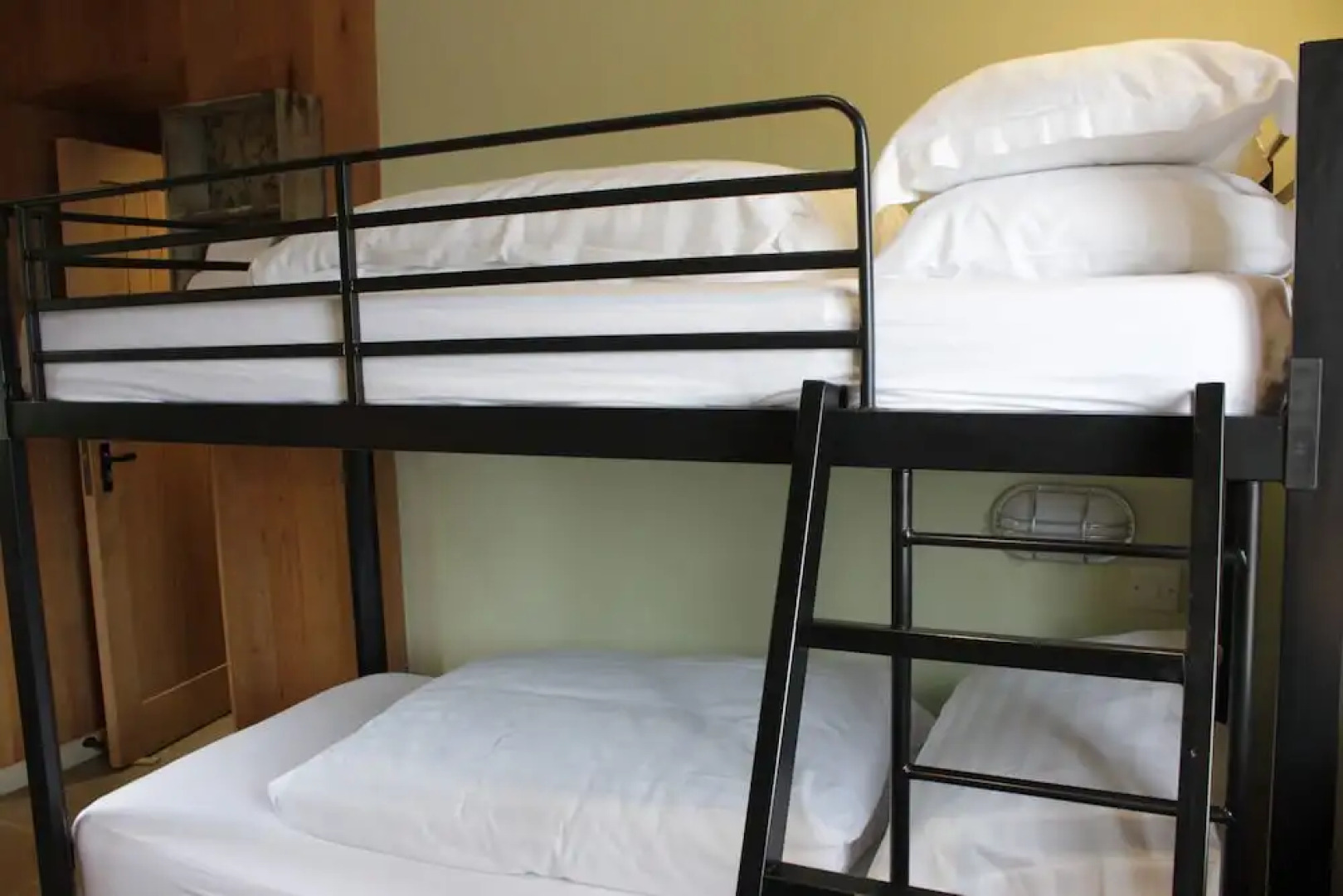 Lumely Fee Bunkhouse