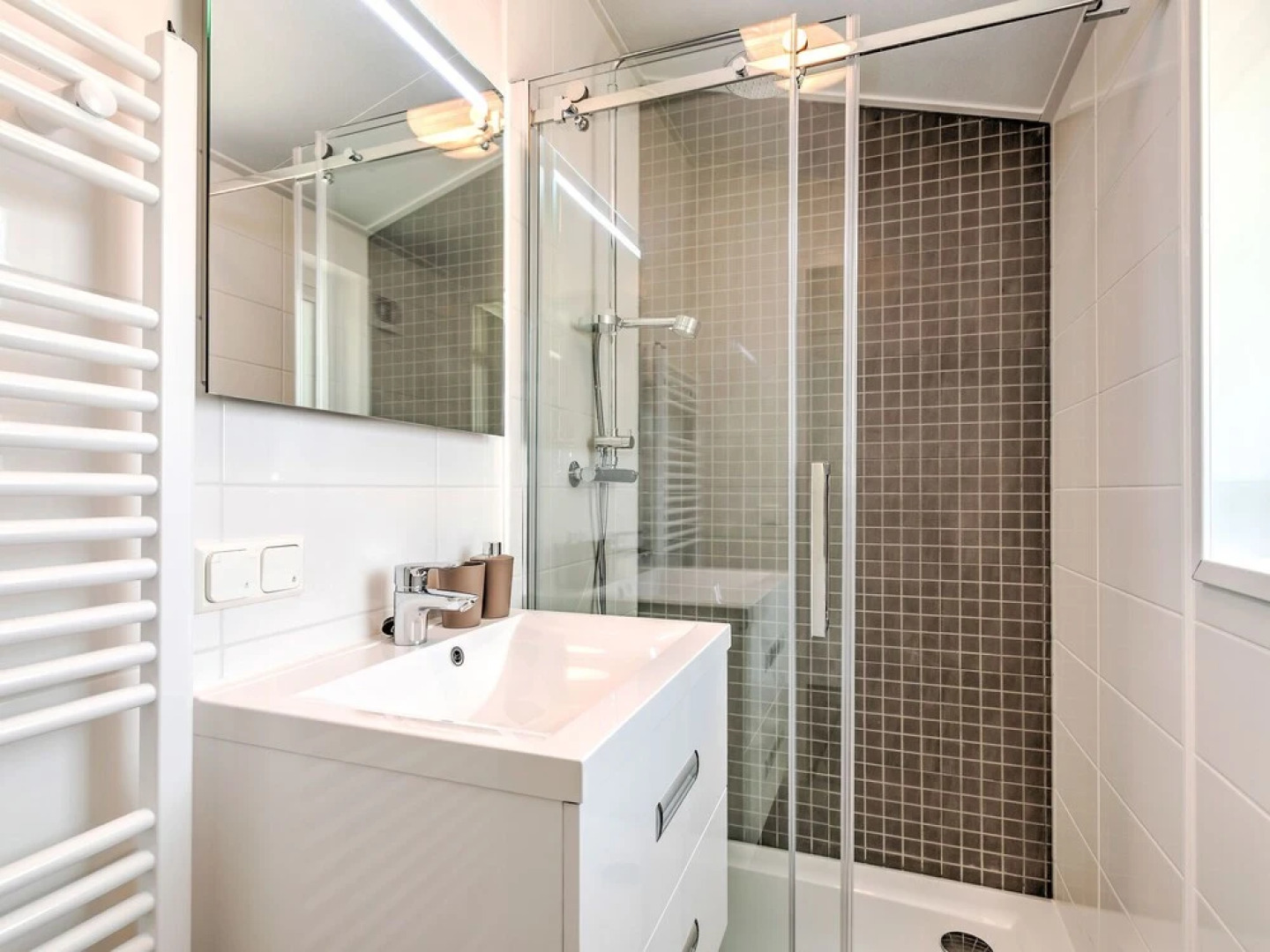 Beautiful Bungalow with Hot Tub in Kaatsheuvel