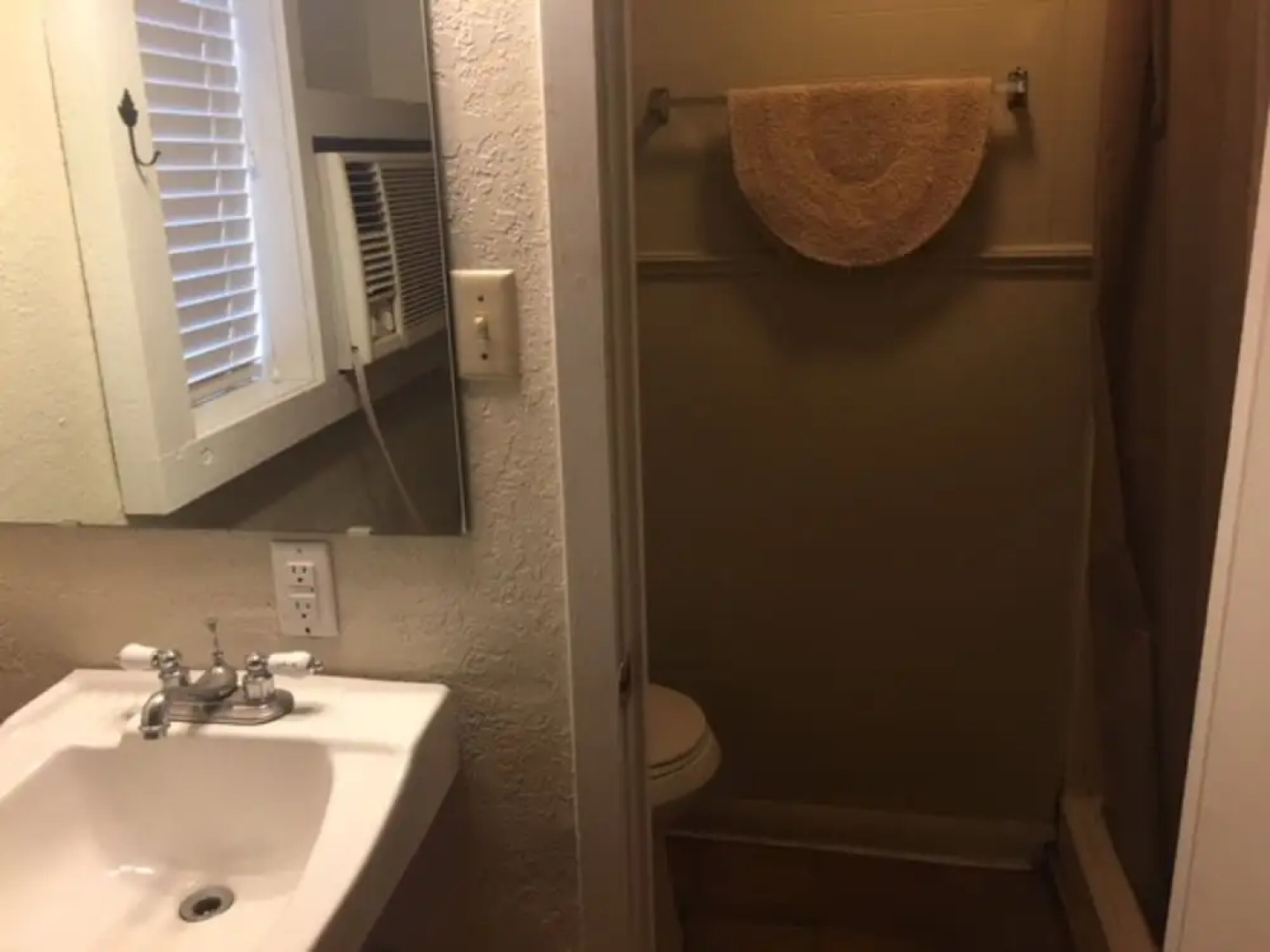 The Leakey Inn by CMD