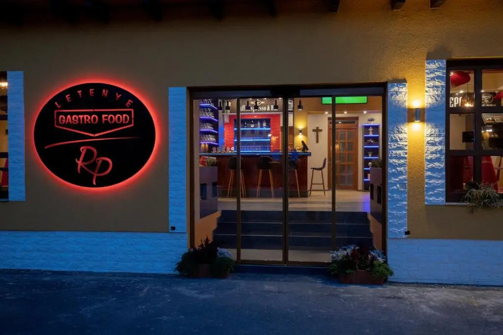 Radics Panzió Étterem és Pihenő Központ