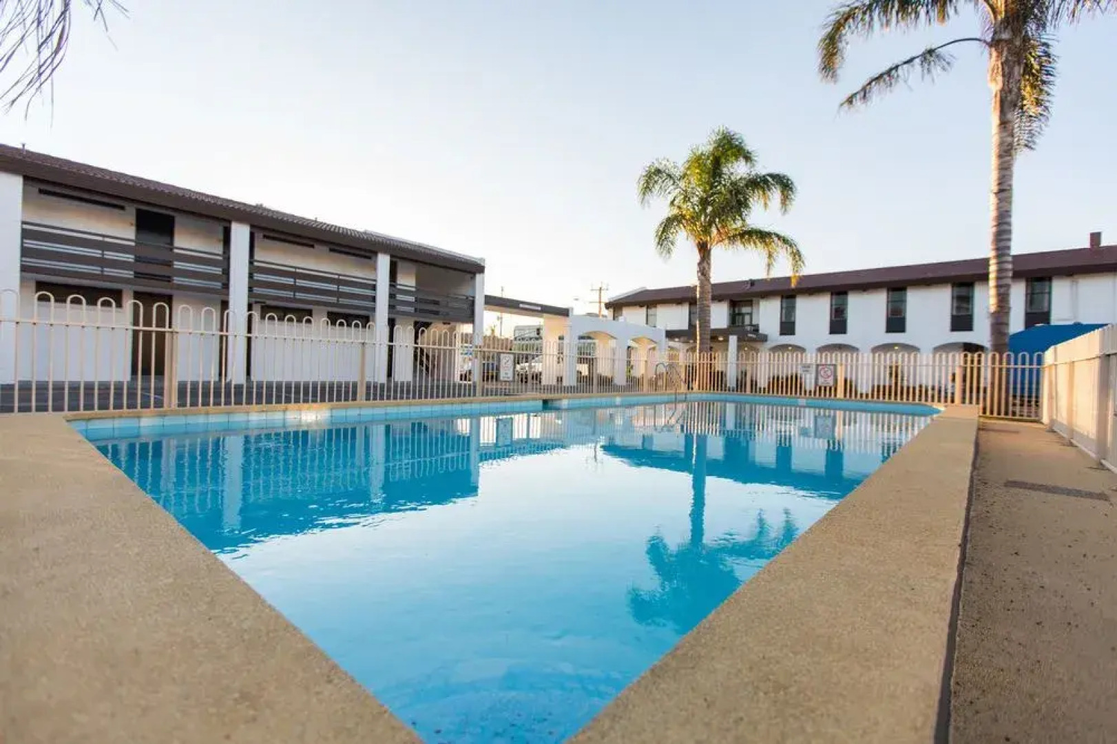 Econo Lodge Hacienda International