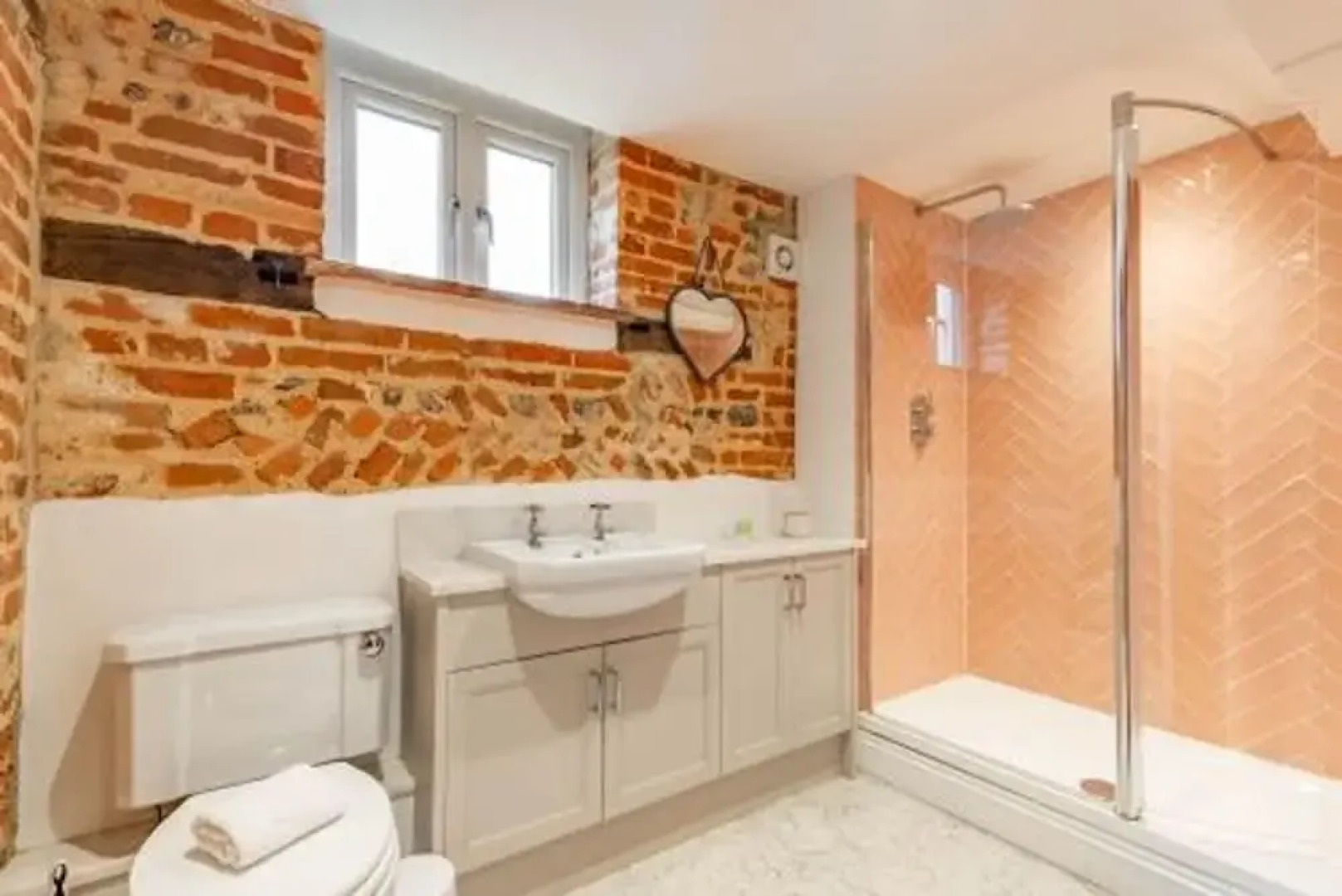 Host Stay Rogues Barn