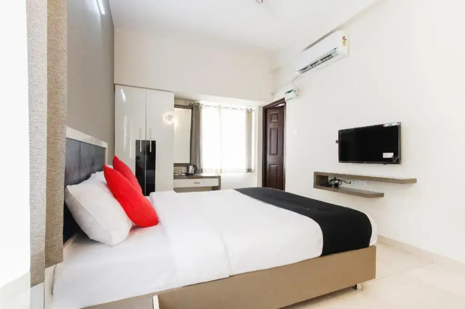 The Paradise International by OYO Rooms