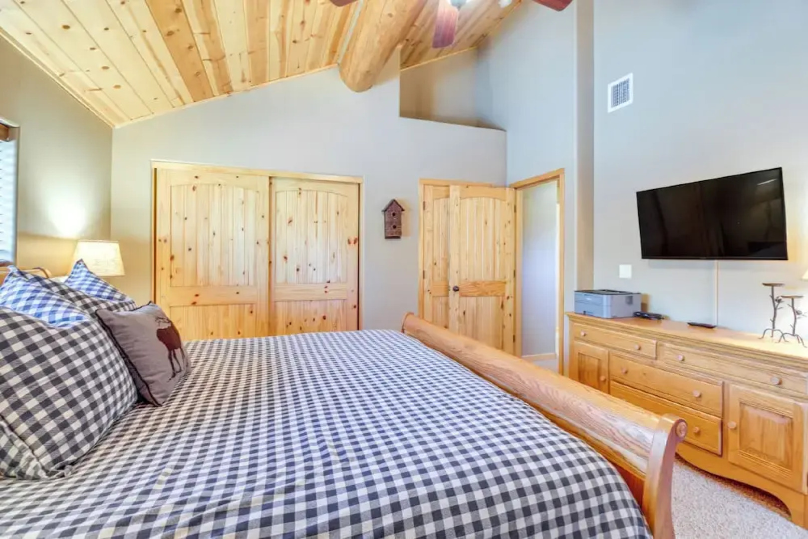 Fire Pit: Cozy Winter Cabin, 45 Mi to Sunrise Park