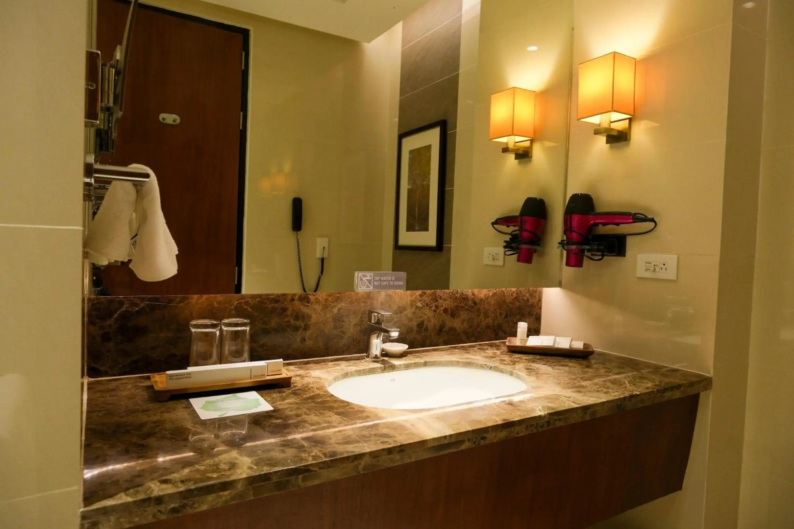 Best Western Plus The Ivywall Hotel - Palawan