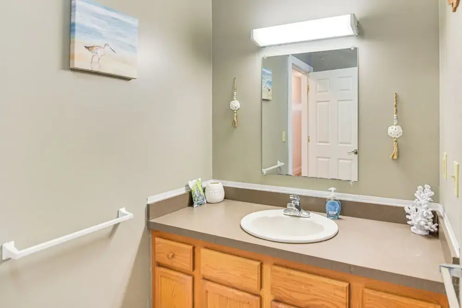 1 Mi to Downtown & Palladium: Worcester Getaway!