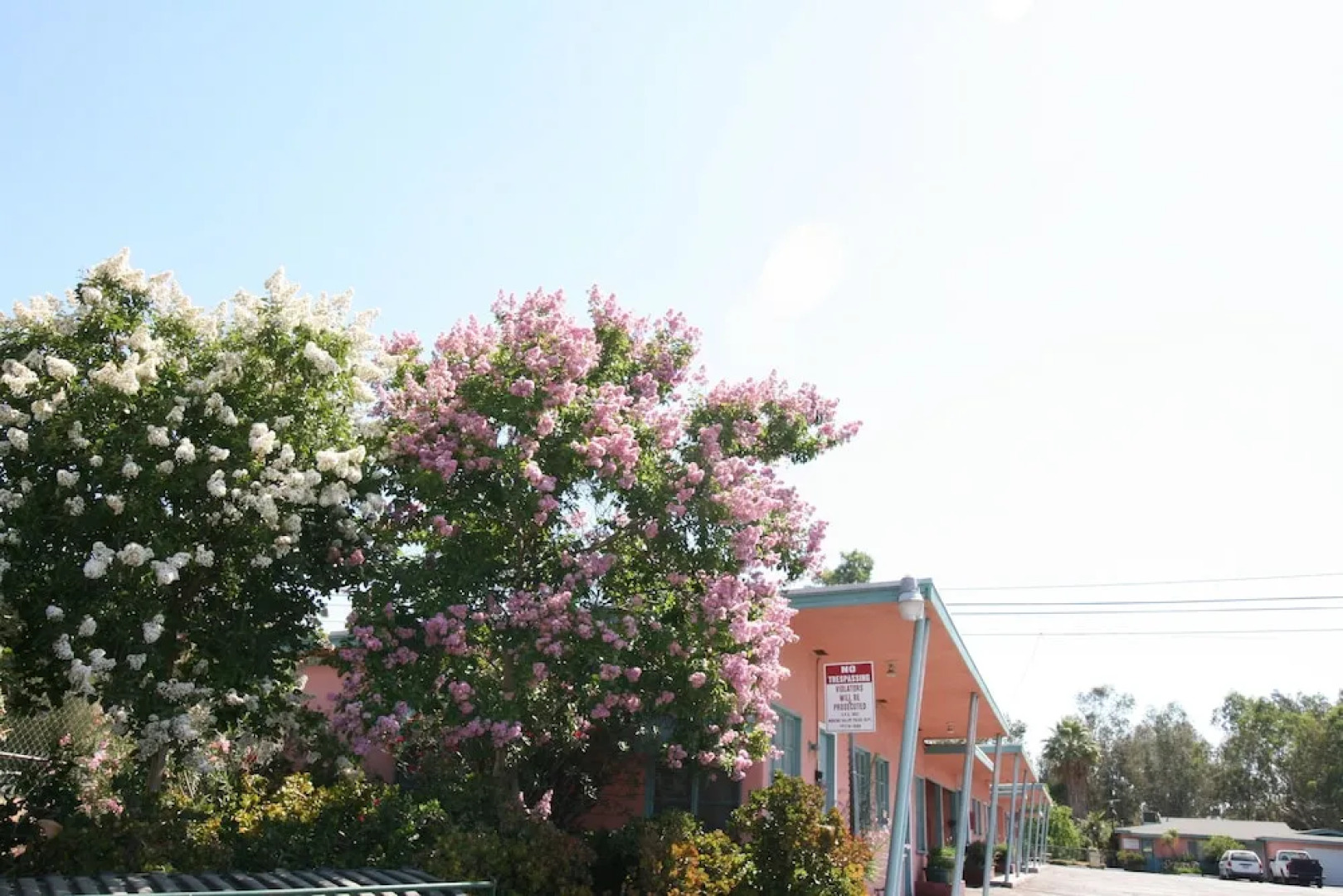 The New Star Motel with Studio-Kitchens: 1950s Extended-Stay Lodging and Retreat Center