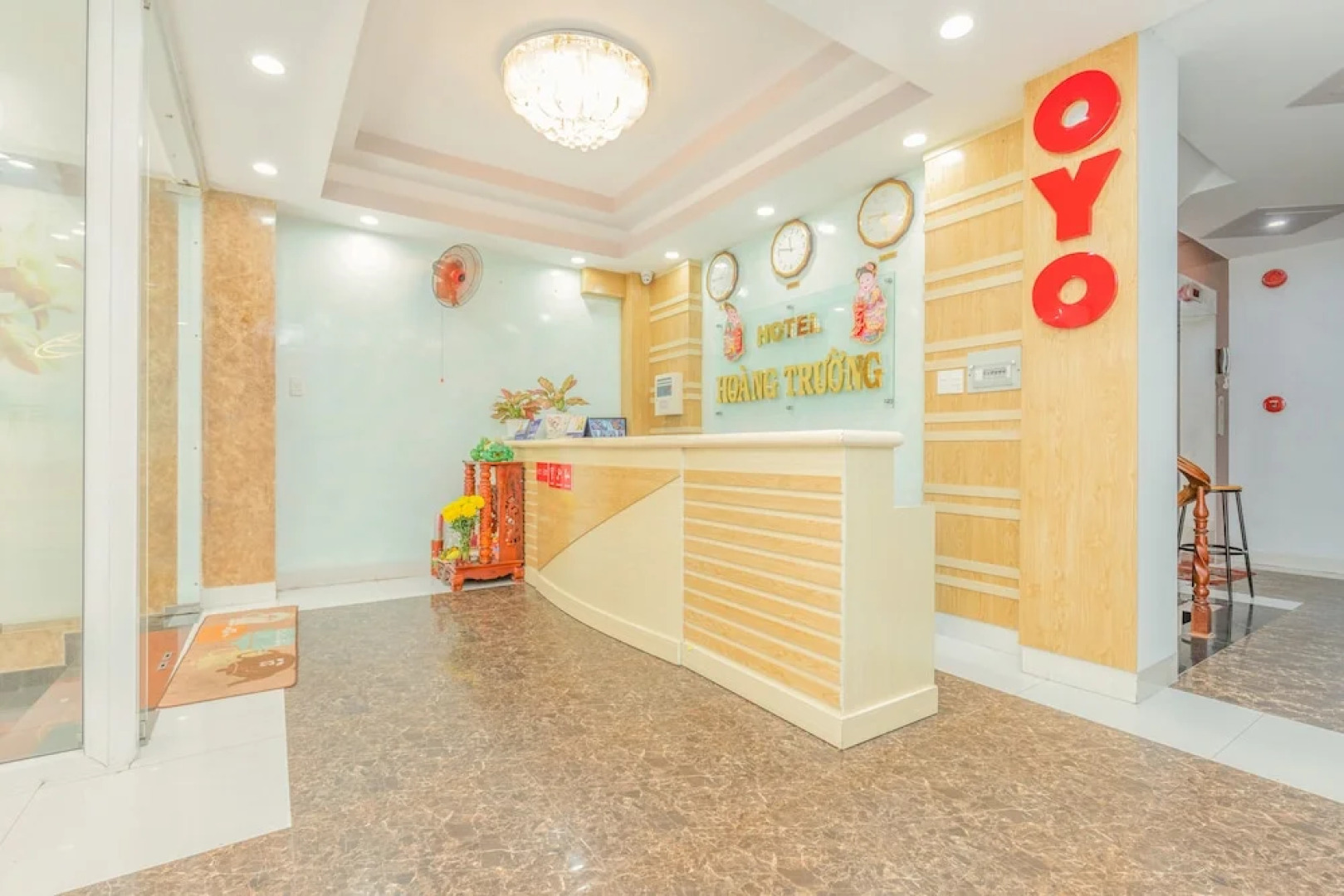 Hoang Truong Hotel by OYO Rooms