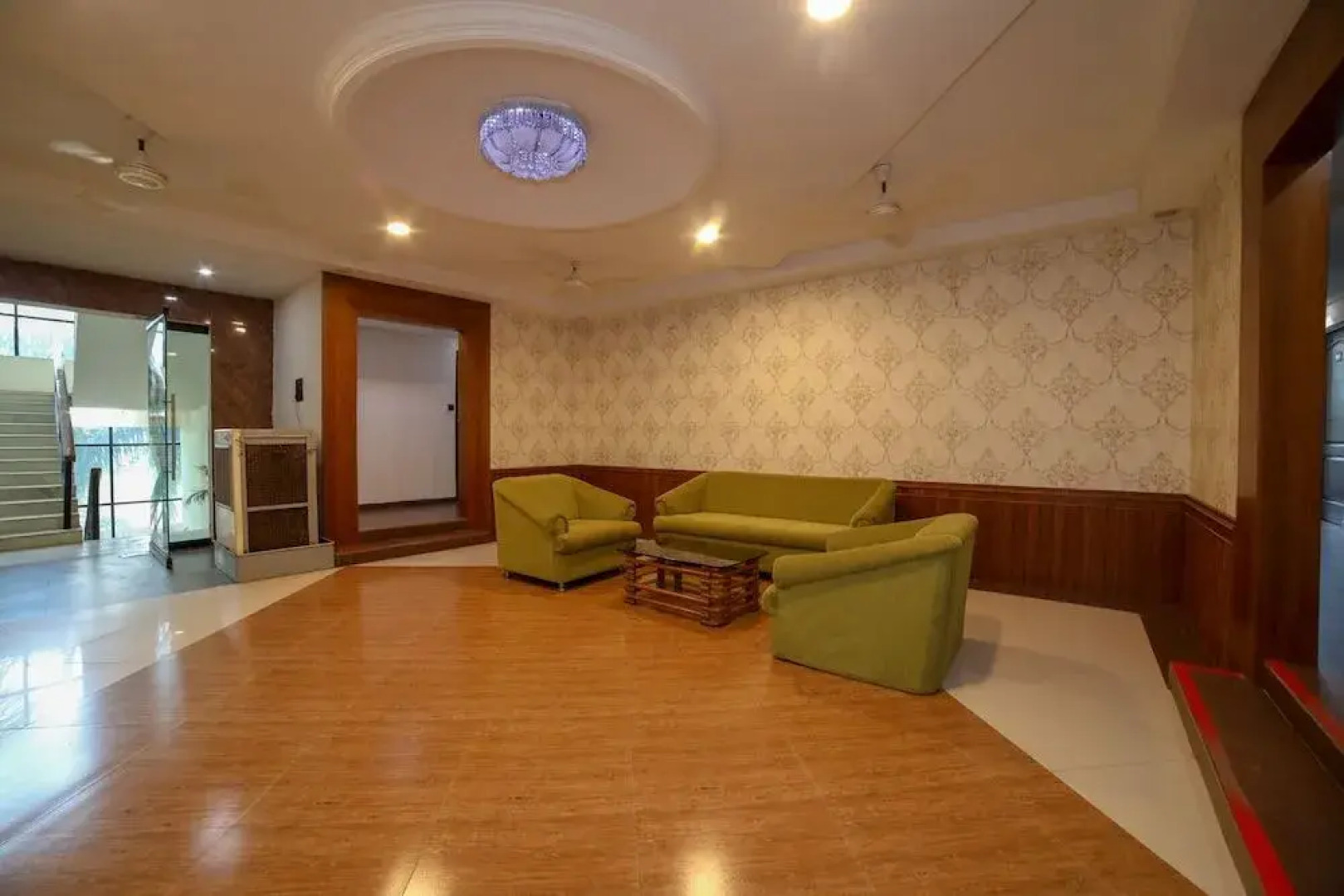 OYO 46286 Hotel Royal Regency