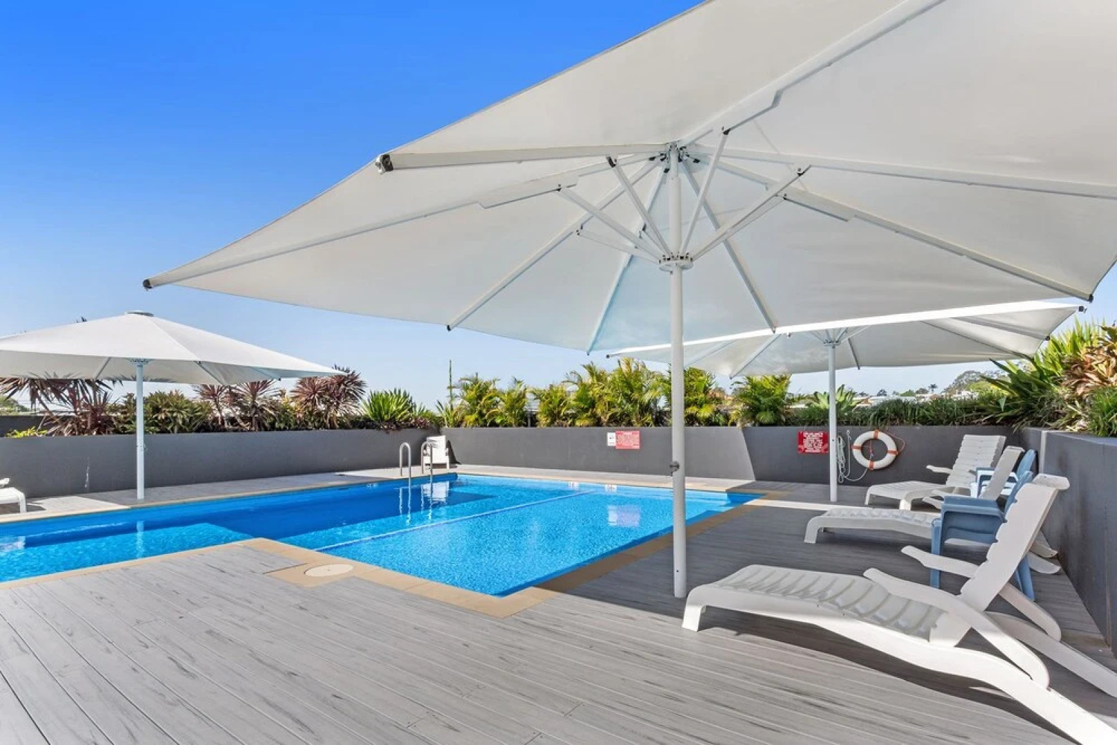 Cote D'Azur, Unit 40/61 Donald Street