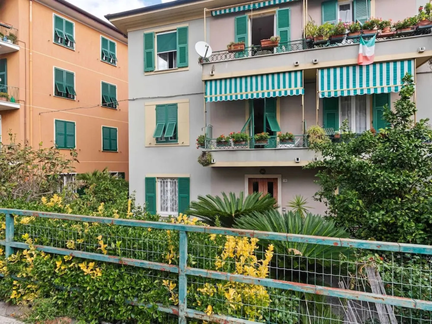 Spacious Apartment in Lavagna near Sea & City Center