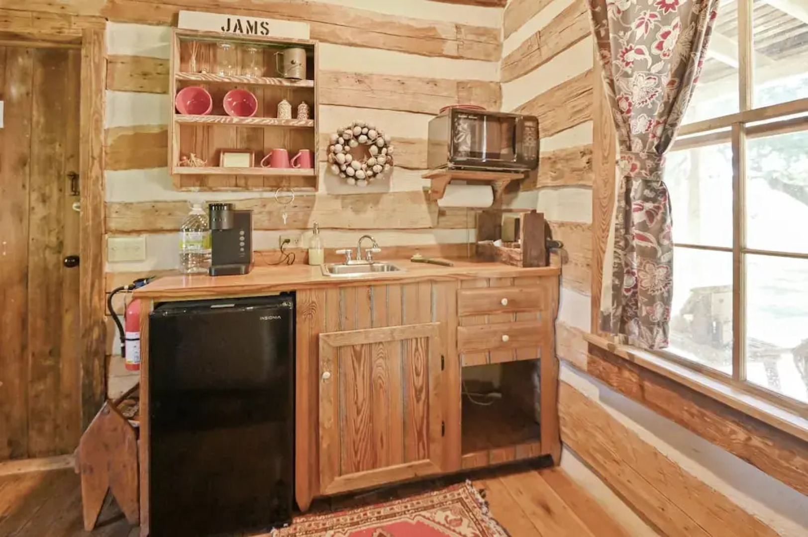 Ab Butler - Both Suites 2 Bedroom Cabin by RedAwning