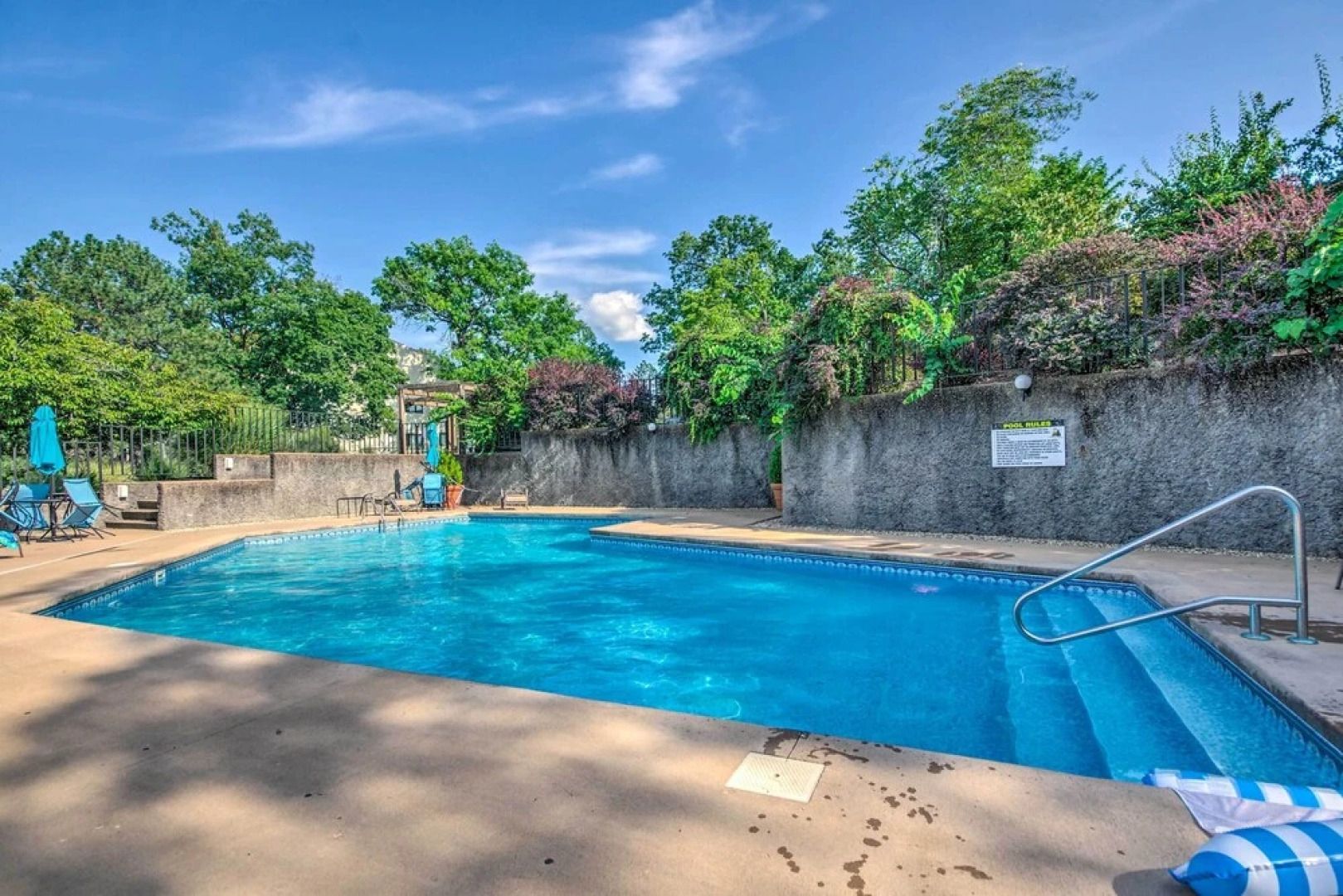 1 Mi to Lake of the Ozarks: Condo w/ Fire Pit!