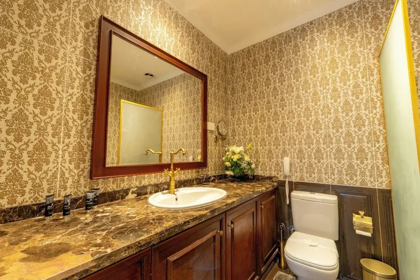 Maison Maxim De Lesseps