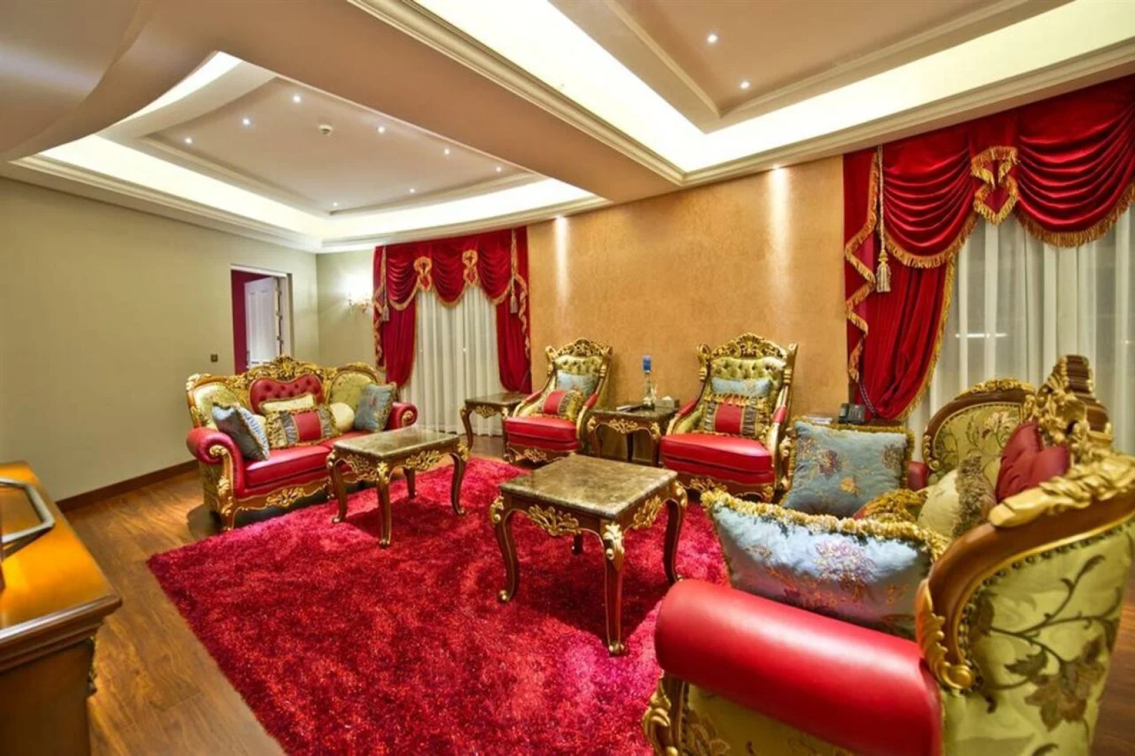 The Royal Pinnacle Hotel