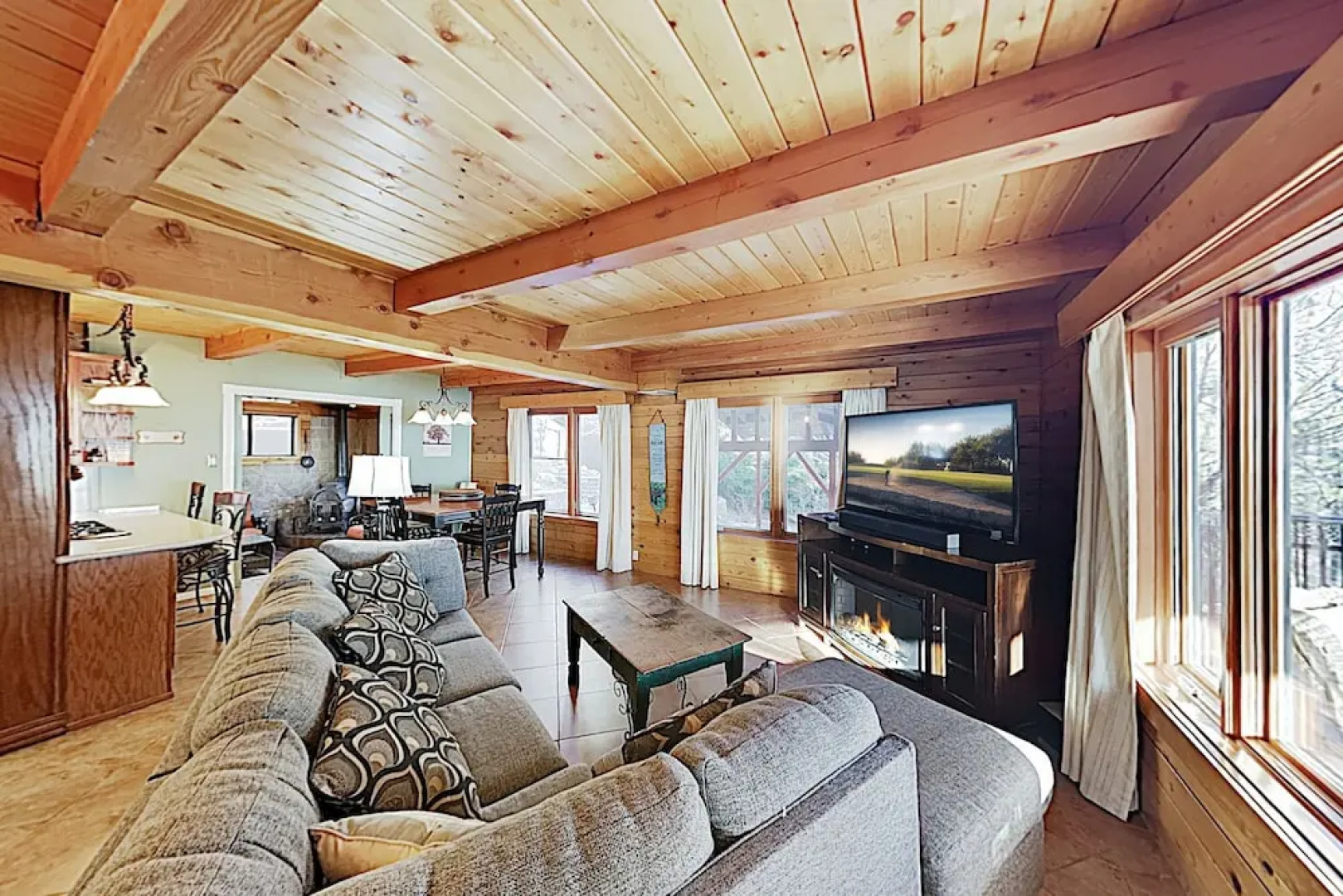 Expansive Haven W/ Fireplaces & Epic Game Room Home