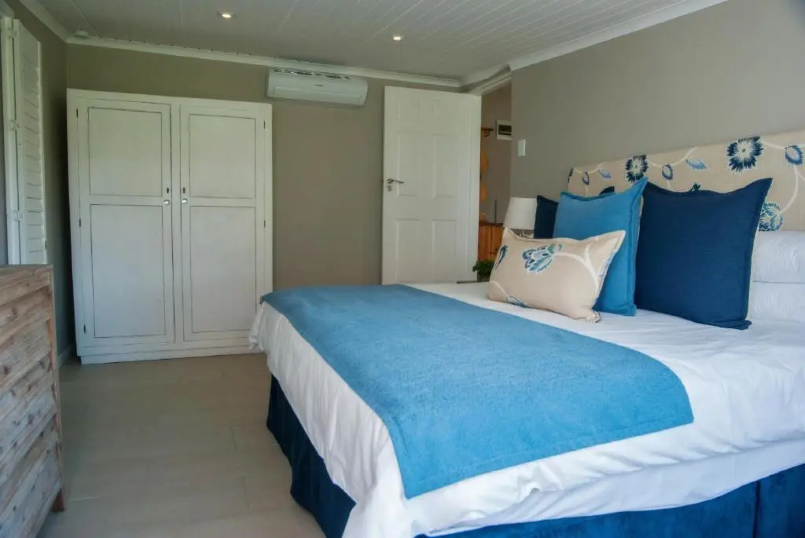 Sneezewood Farm Bed&Breakfast and Self-Catering Cottage