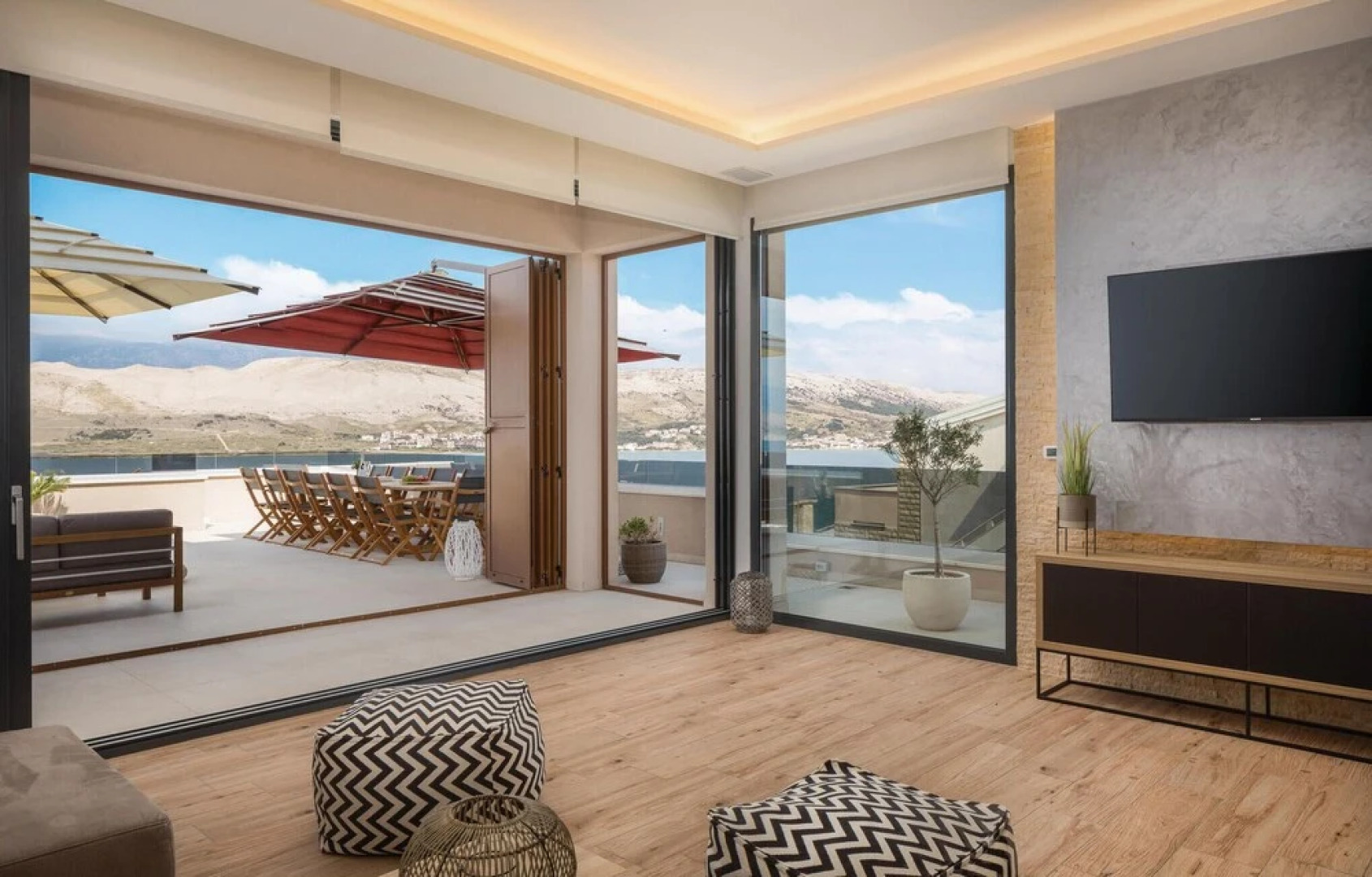 Nice Home in Pag with Hot Tub, WiFi & Sauna