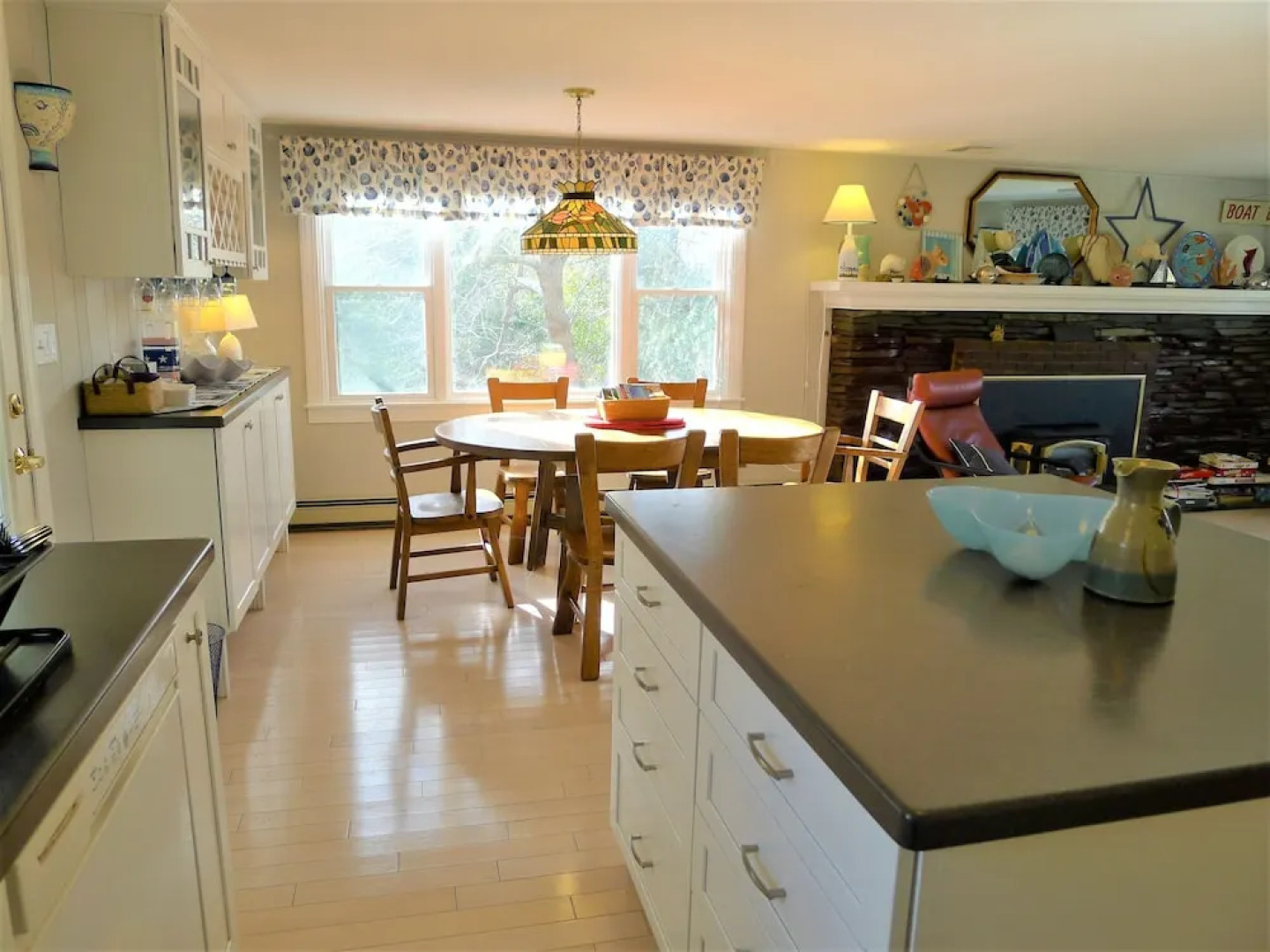 563 Pleasant Lake - 4 Bedroom House