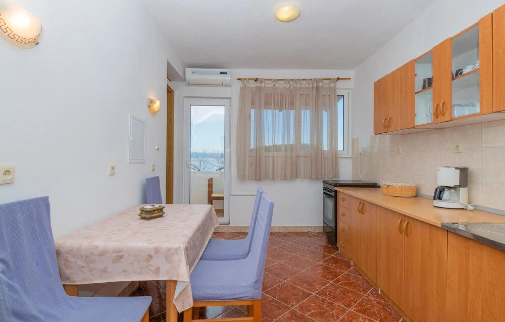 Beautiful Apartment in Sucuraj With 2 Bedrooms and Wifi