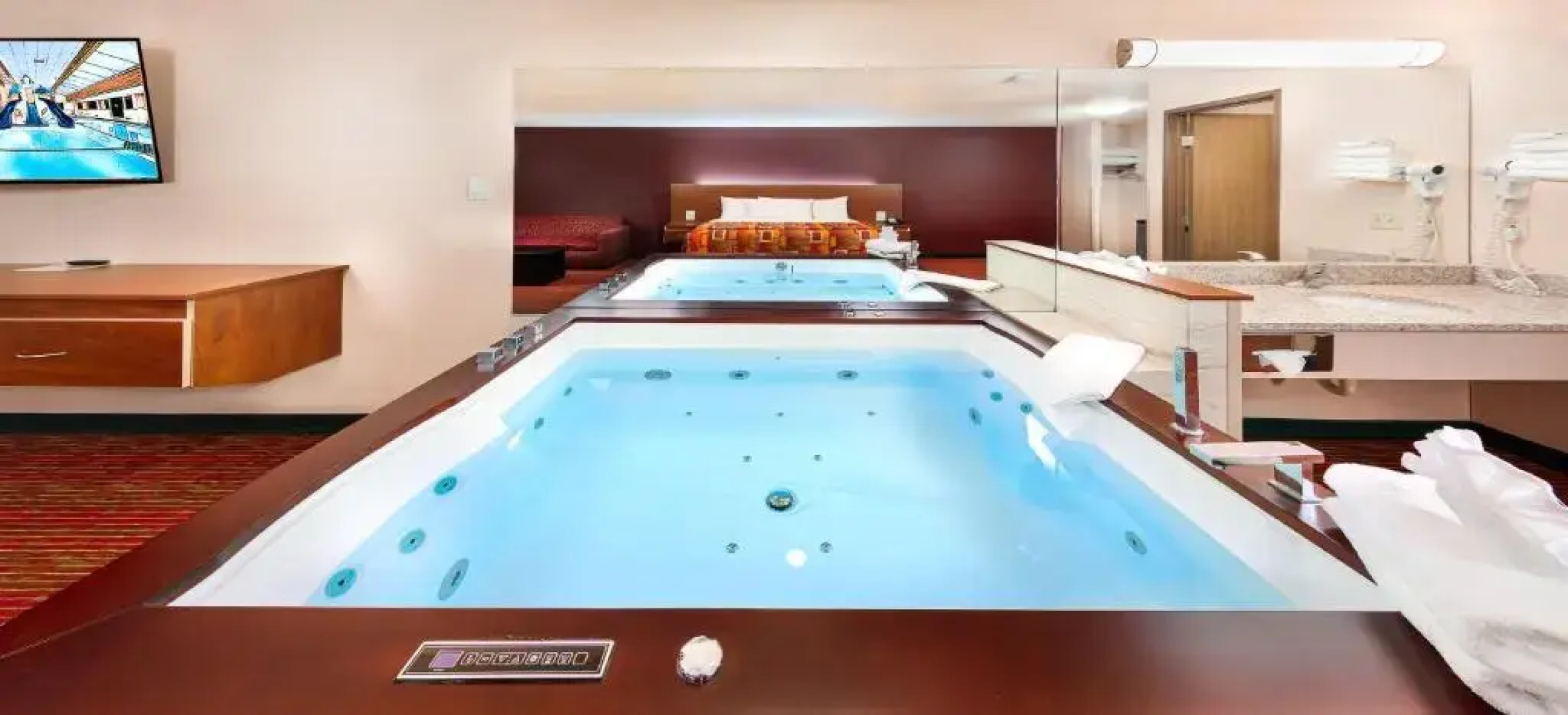 Grand Marquis Waterpark Hotel & Suites