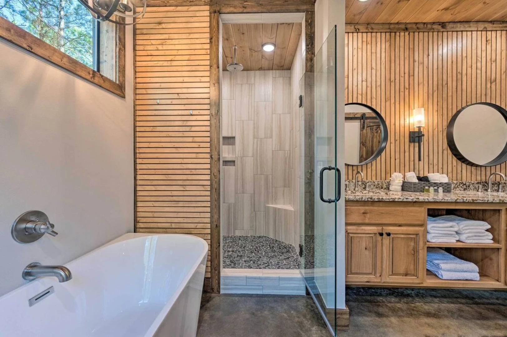 Broken Bow 'lazy Dog Lodge' w/ Hot Tub, Pool Table