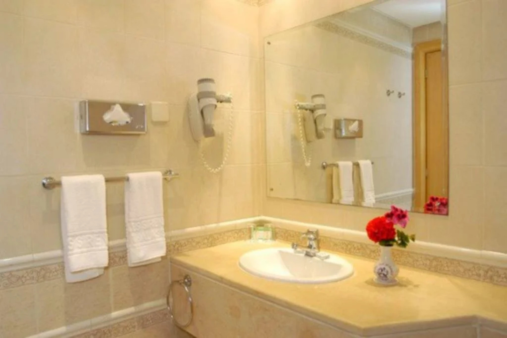 Hotel Les Sirenes Beach