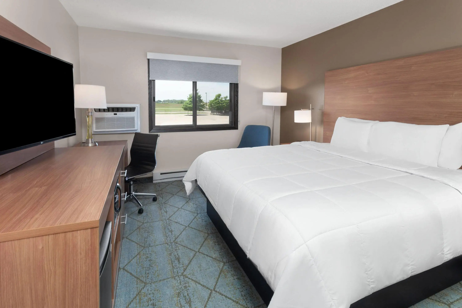 Baymont by Wyndham Oshkosh Airport