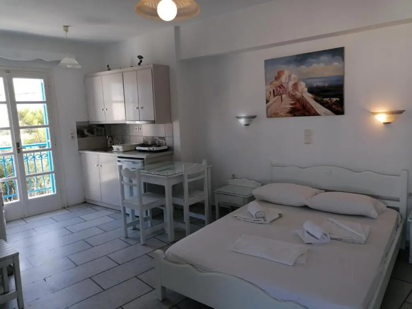 Flora Apartments & Studios