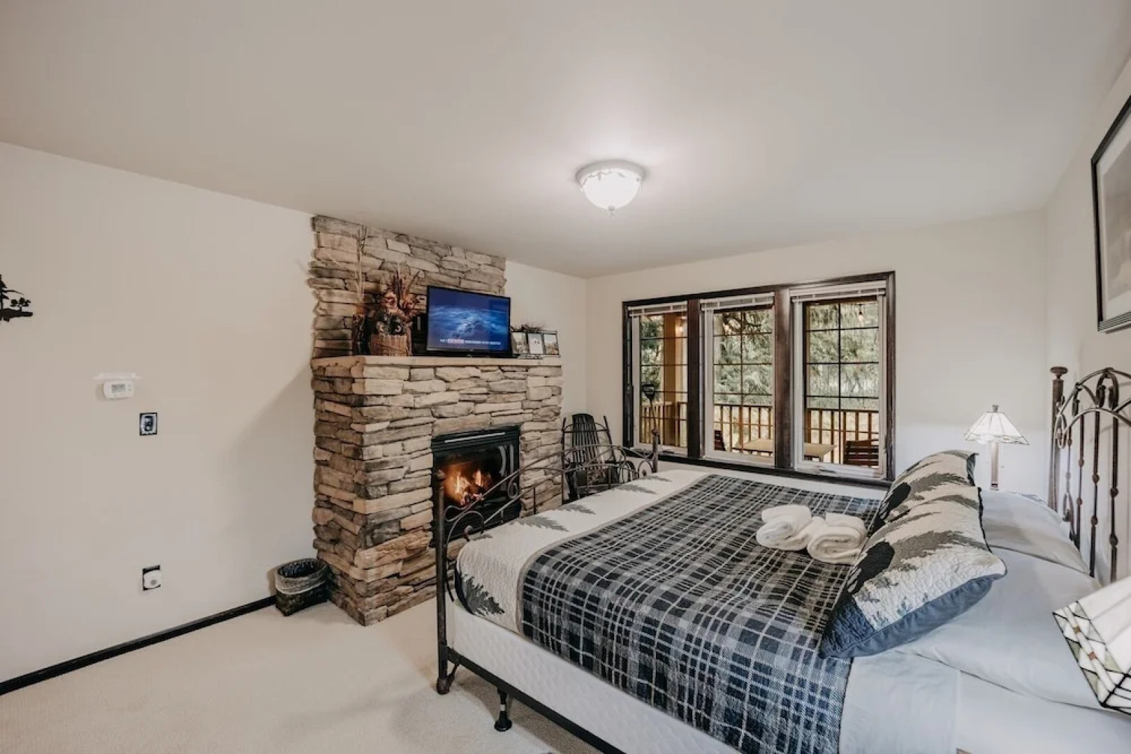 89gs - Hot Tub - Pets Ok - Wifi - Sleeps 4 1 Bedroom Home by RedAwning