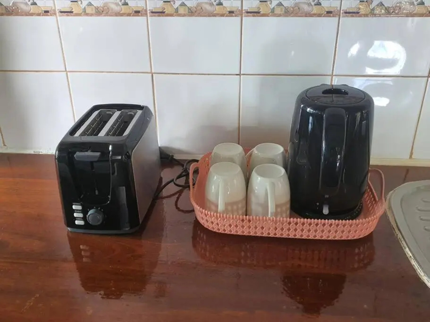 Spacious 4-bdrm fully self-contained WIFI, Parking