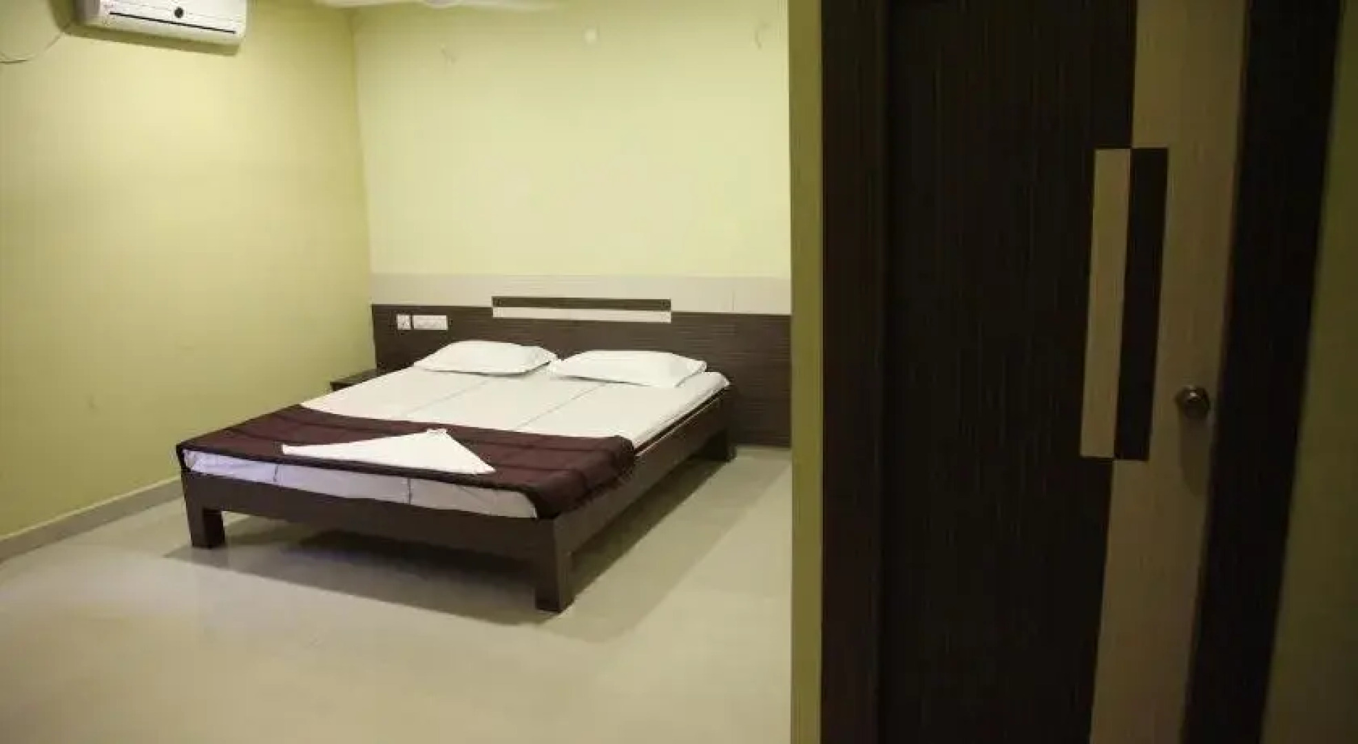 Hotel Everest Residency