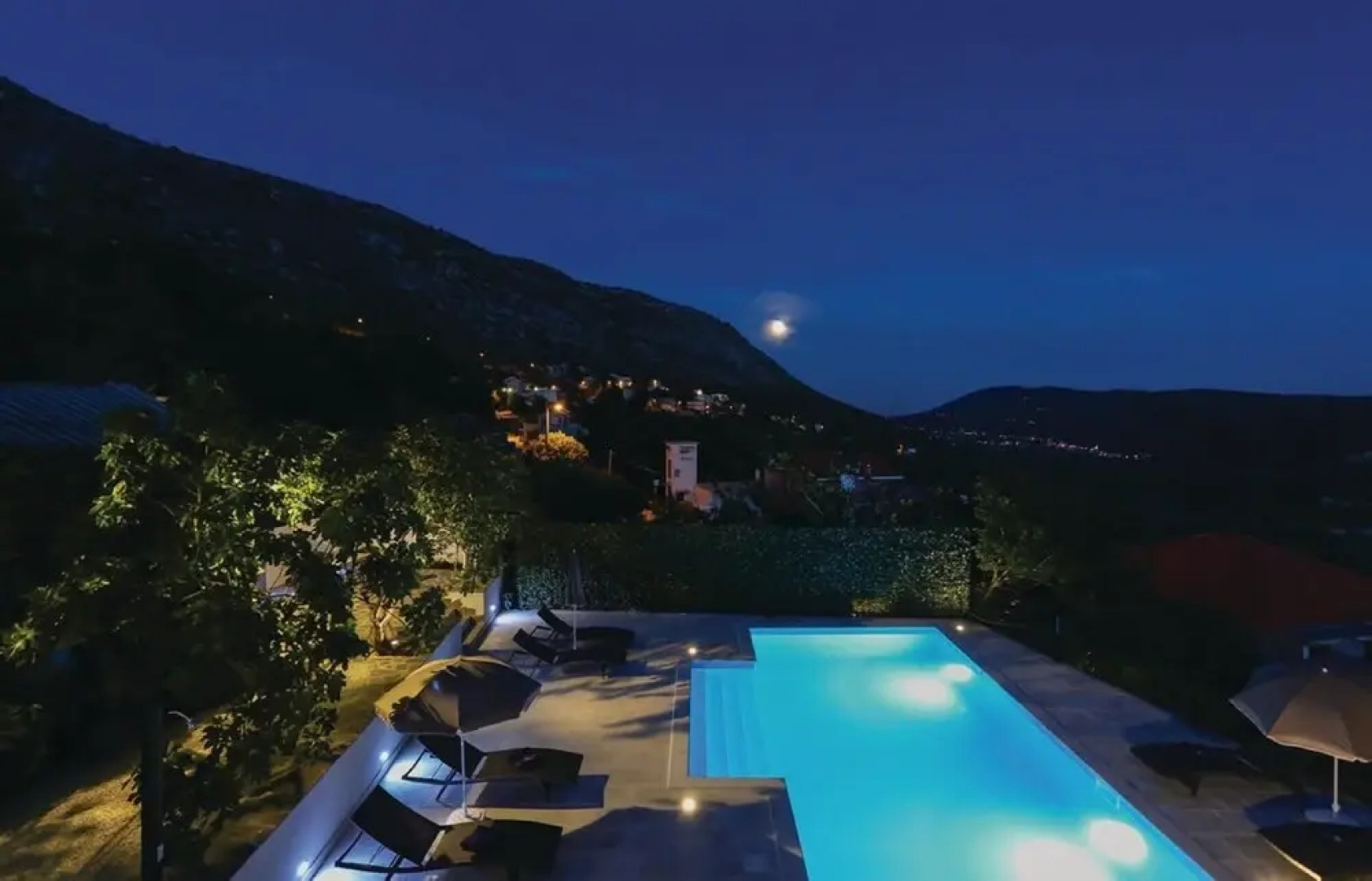 Apartment Villa IN - Four-bedroom Apartment With Private Pool ID Direct Booker 12968