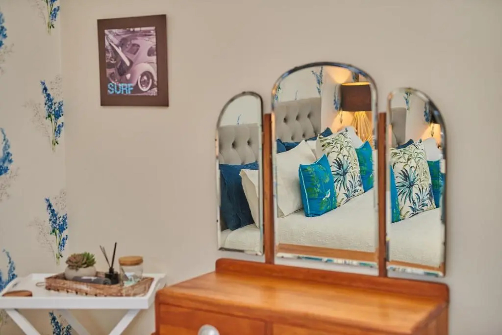 The Queenslander Raglan