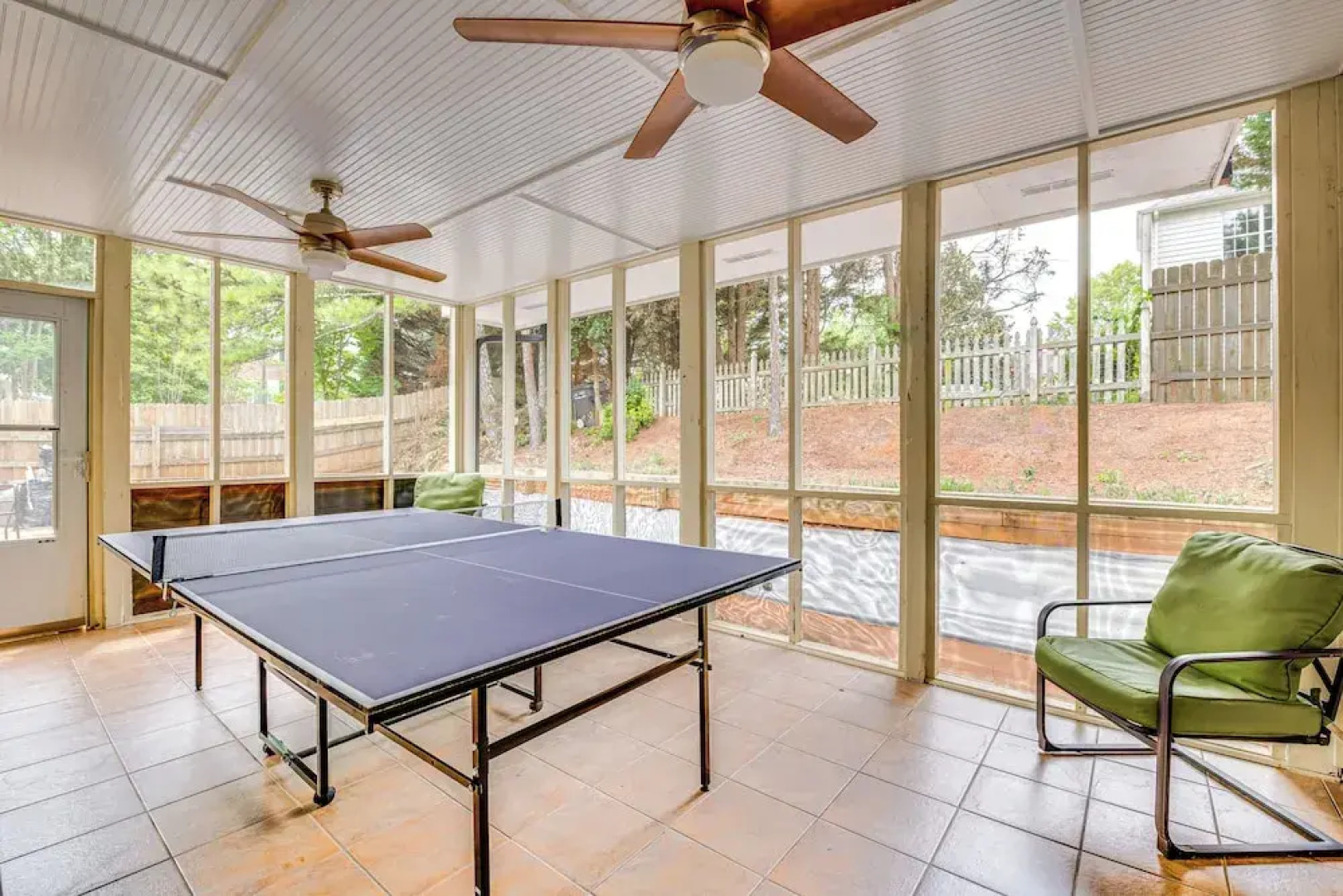 5 Mi to Lake Acworth: Georgia Gem w/ Private Patio