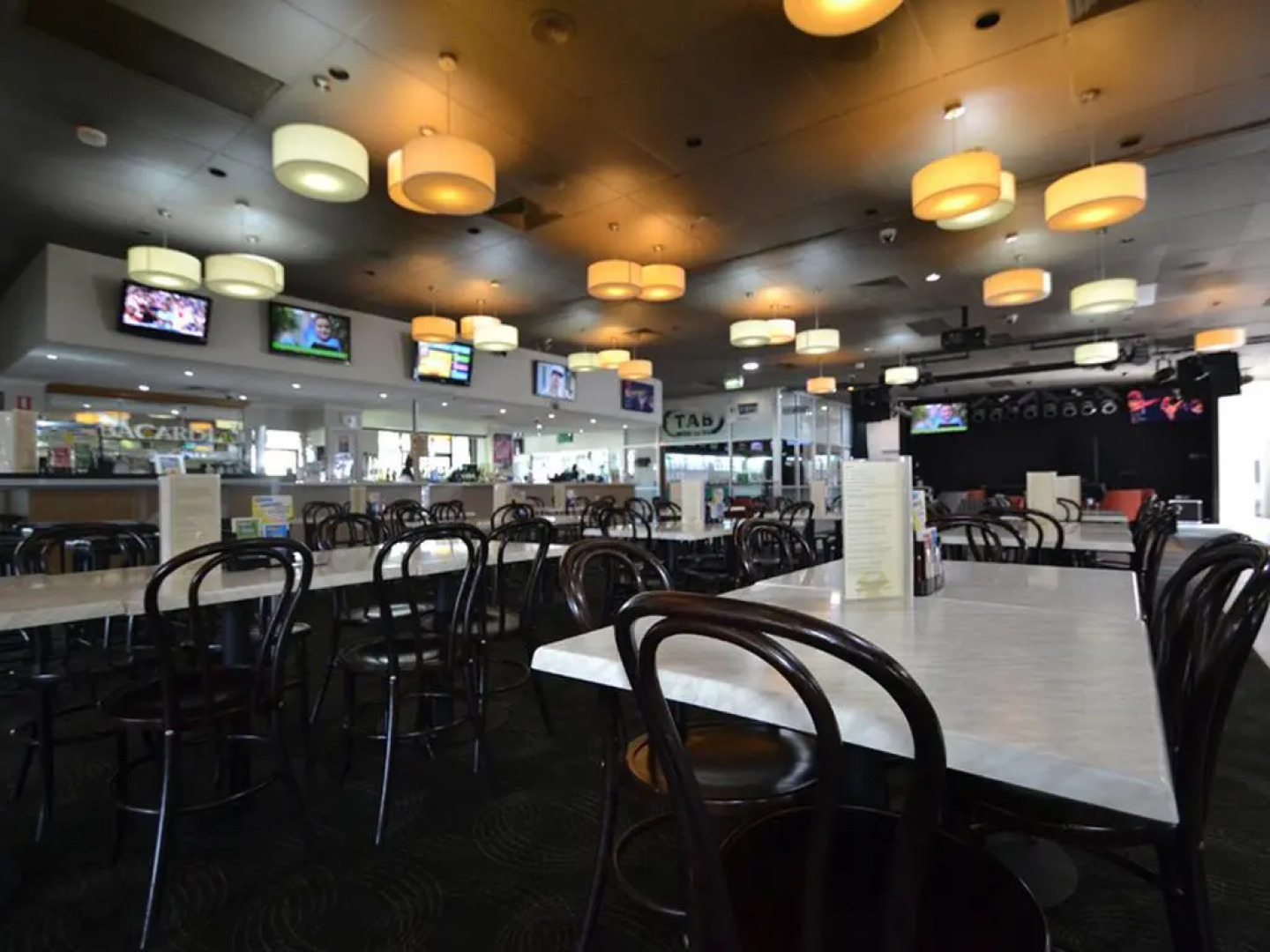 The Oaks Hotel Motel