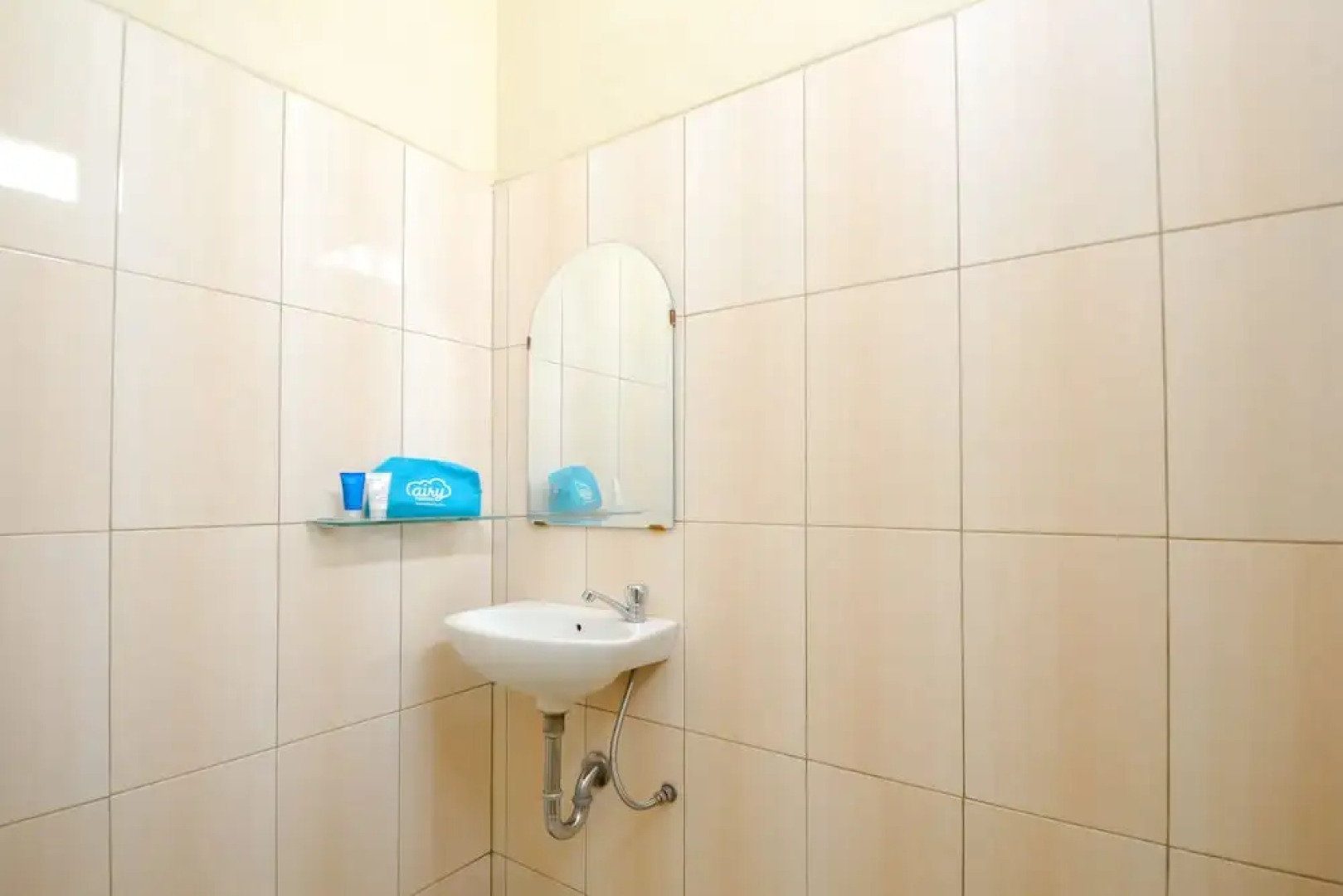 普哇加达艾里西芭图拉亚KM15号酒店(Airy Eco Cibatu Raya KM 15 Purwakarta)