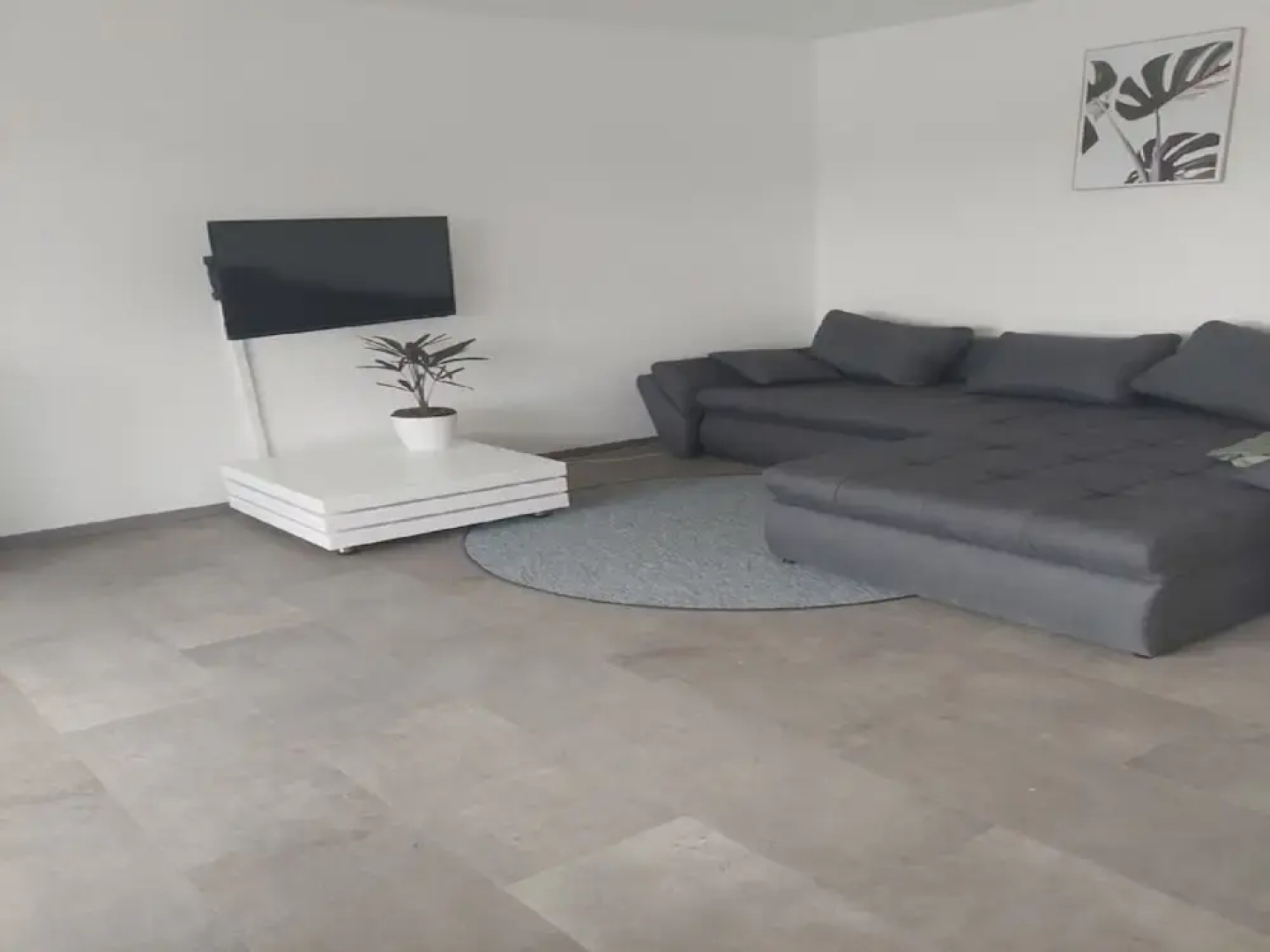 Modern Apartment With Balcony